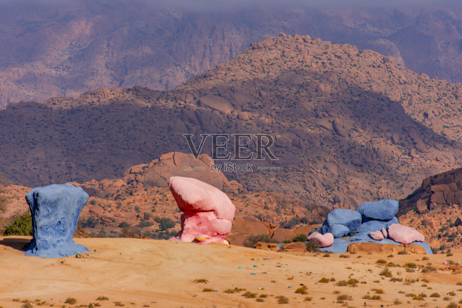 塔夫拉乌特的彩绘岩石照片摄影图片