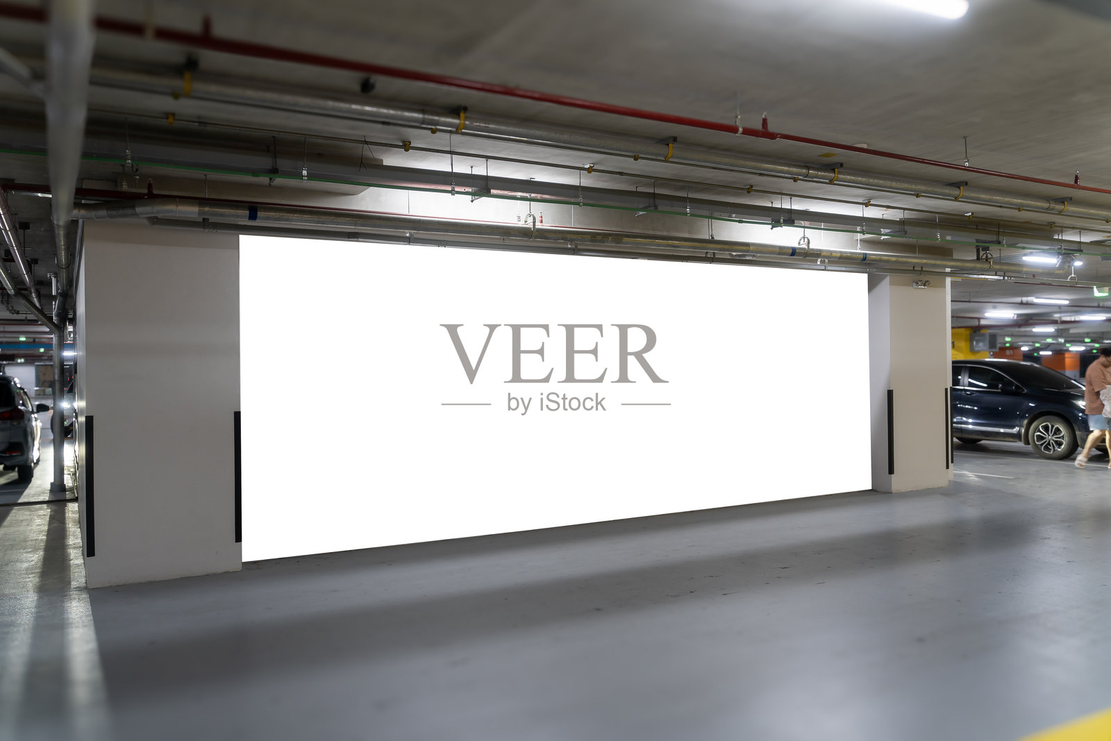 地下停车场的广告牌模型照片摄影图片