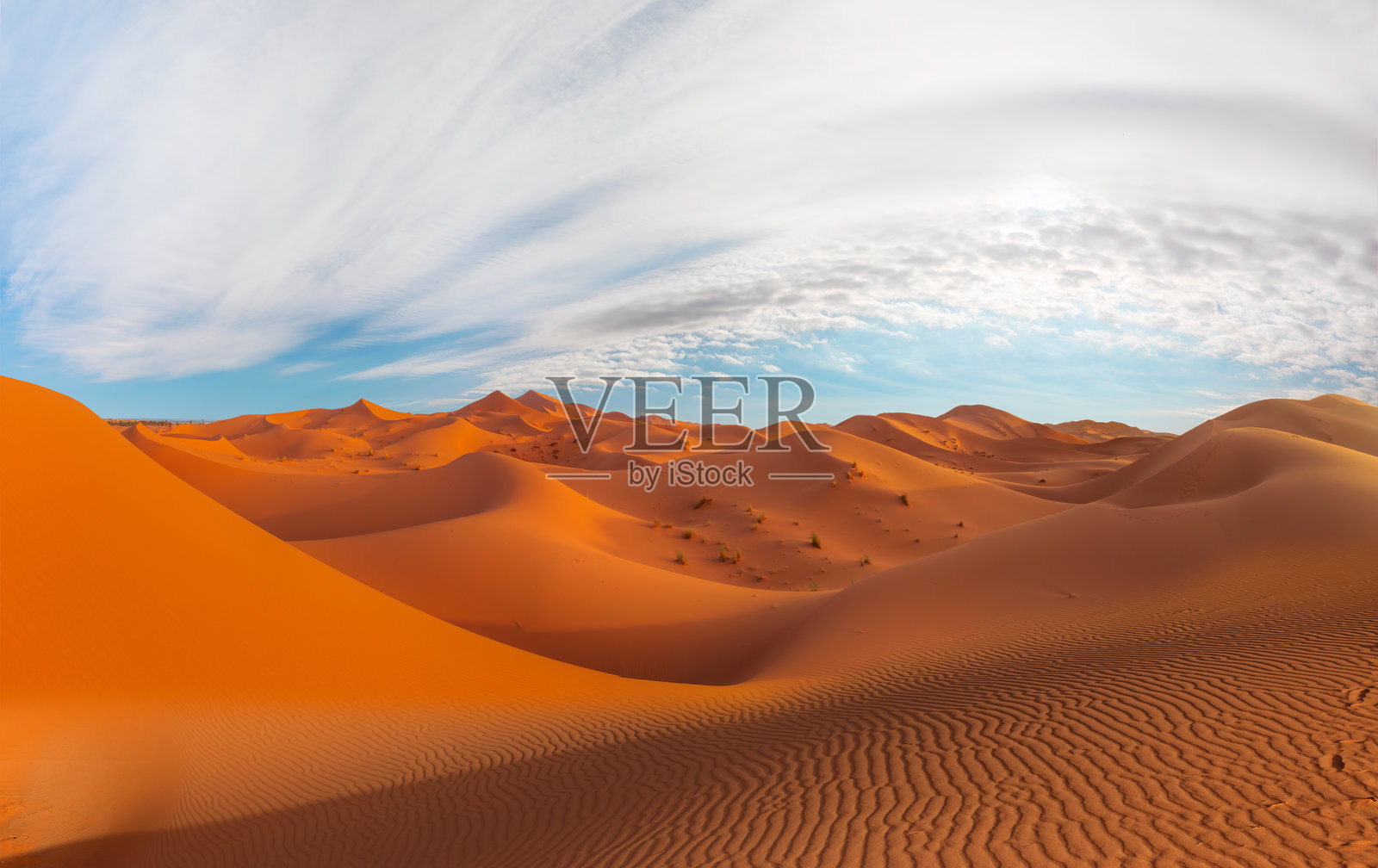 撒哈拉沙漠的沙丘 - 摩洛哥梅尔祖卡 - 摩洛哥沙漠中的橙色沙丘 - 撒哈拉沙漠,摩洛哥照片摄影图片