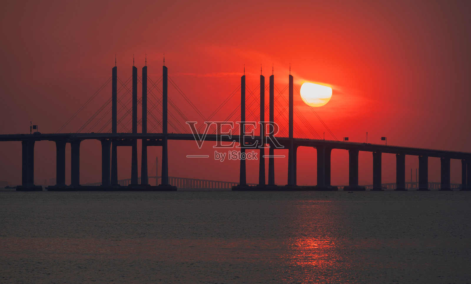 桥上的日落照片摄影图片