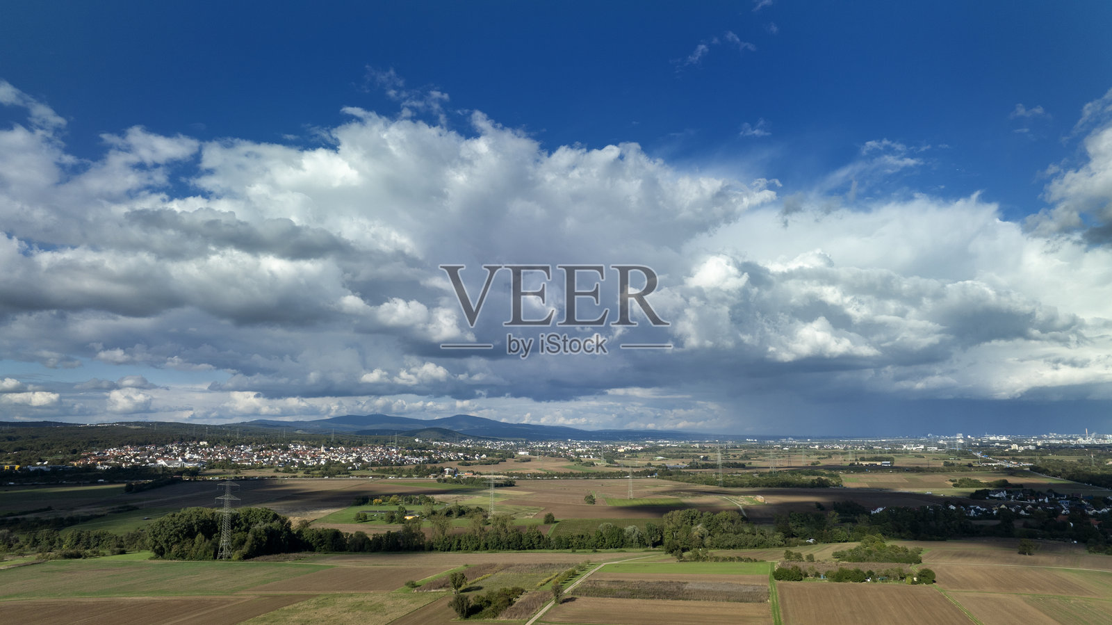 农业田野和风景上的云彩景观照片摄影图片