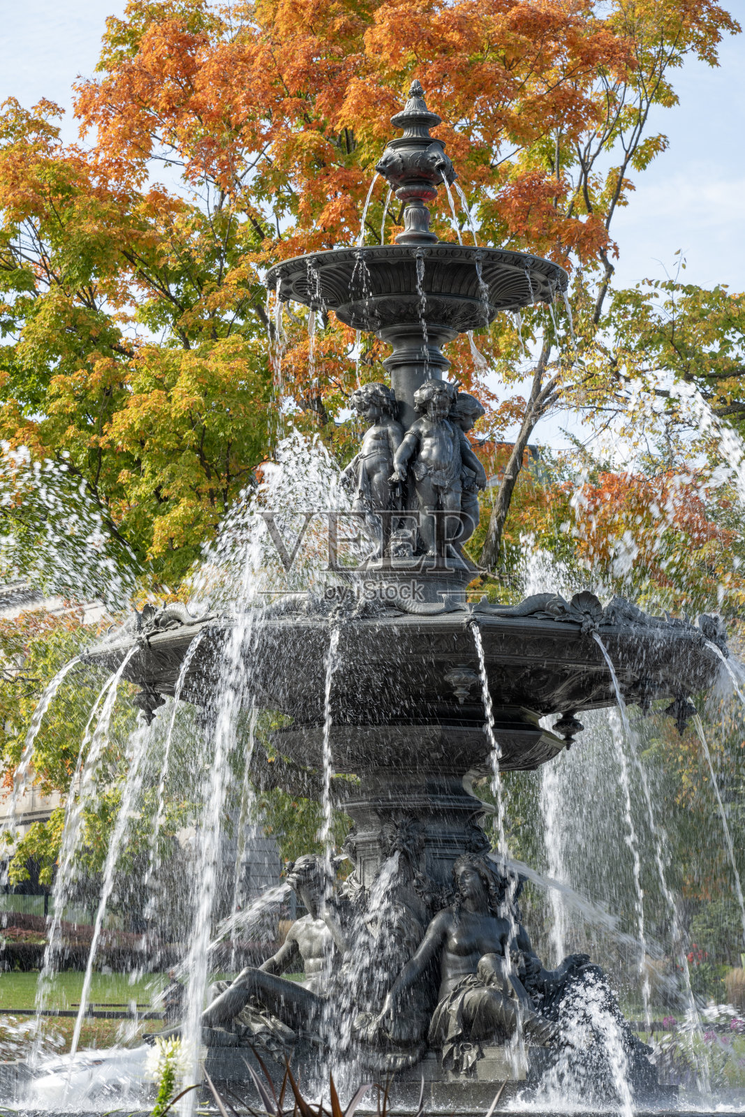 魁北克省议会大楼前的喷泉照片摄影图片