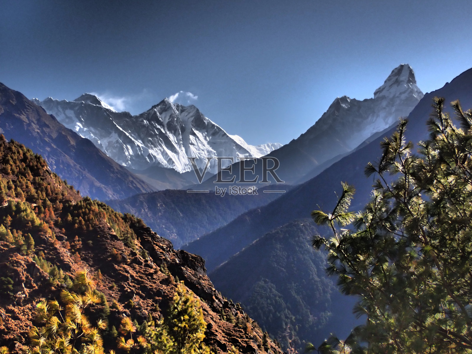 珠穆朗玛峰、洛子峰和阿玛达布拉姆峰,萨加玛塔国家公园照片摄影图片