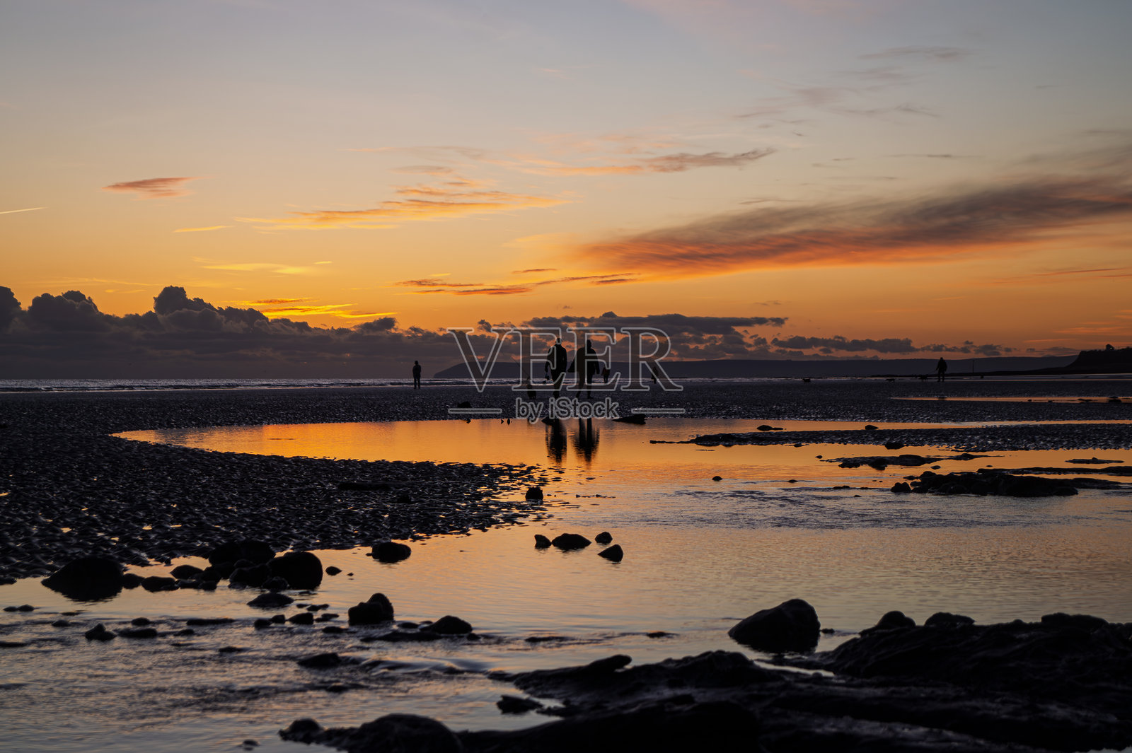 西海岸圣伦纳德海滩的退潮日落照片摄影图片