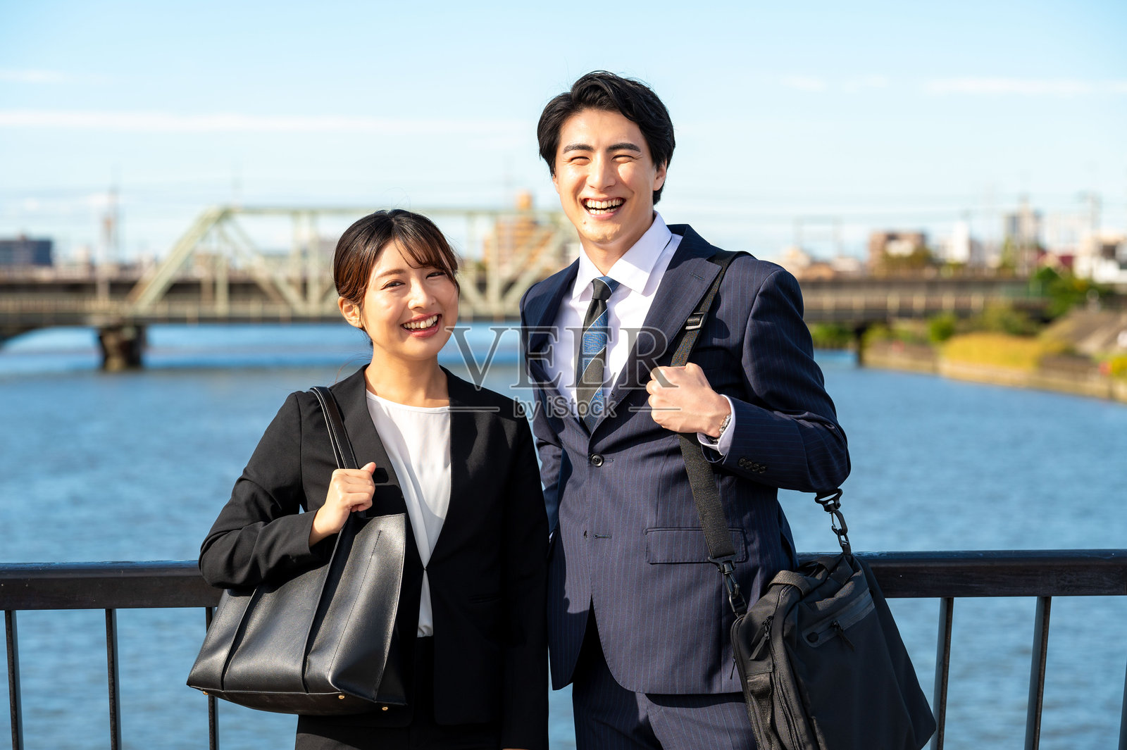 微笑的日本商人照片摄影图片