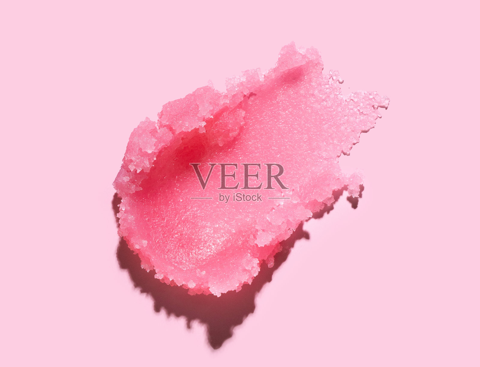 粉色背景上的磨砂霜质地护肤概念照片摄影图片