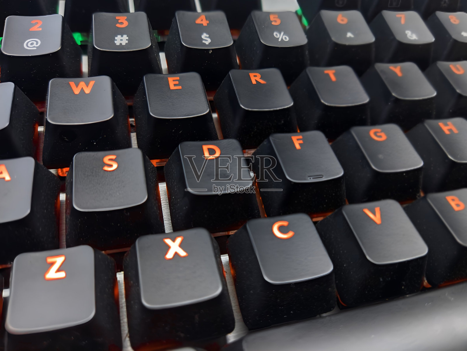 橙色光机械键盘照片摄影图片