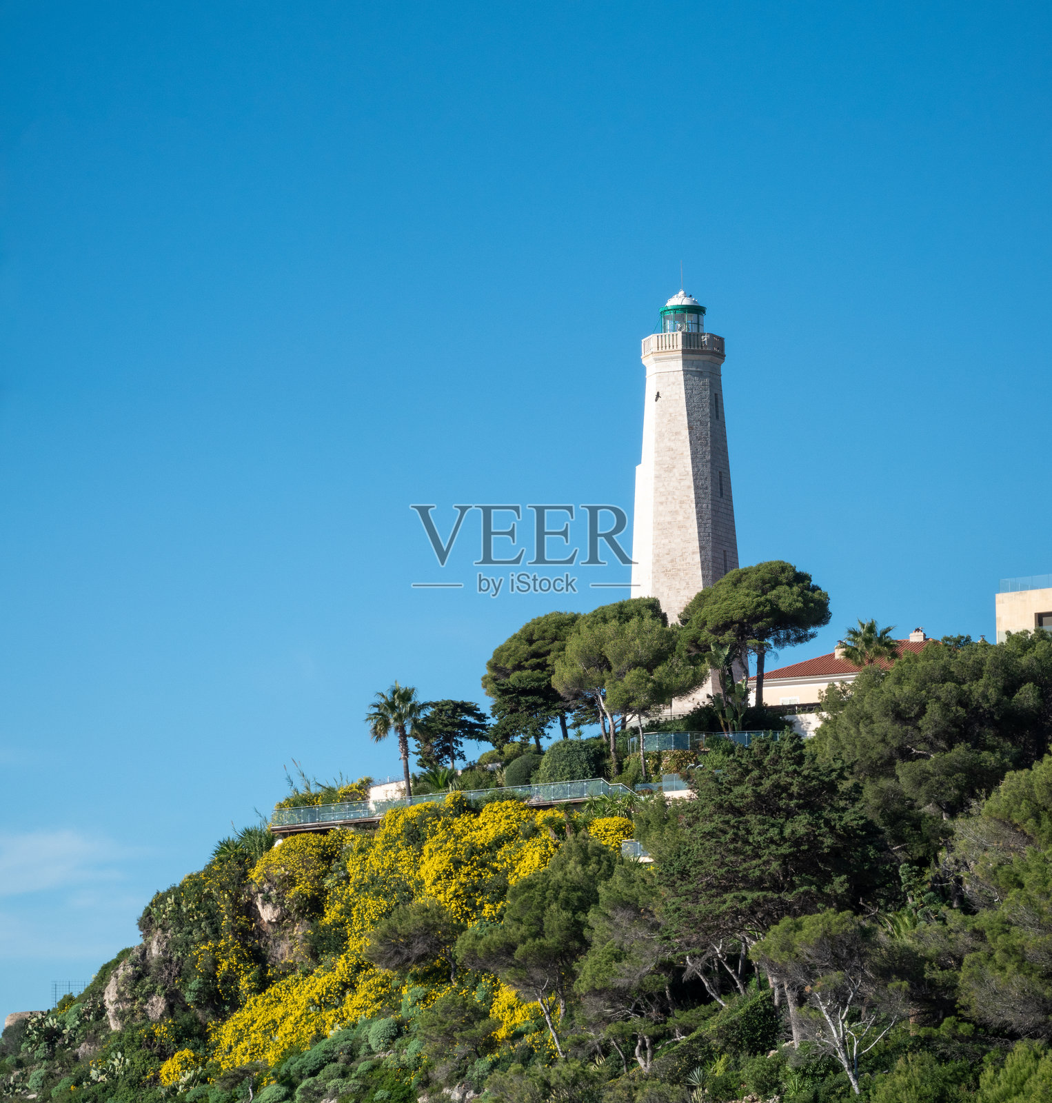 法国蔚蓝海岸普罗旺斯-阿尔卑斯-蓝色海岸的费拉半岛尖端标志性灯塔照片摄影图片