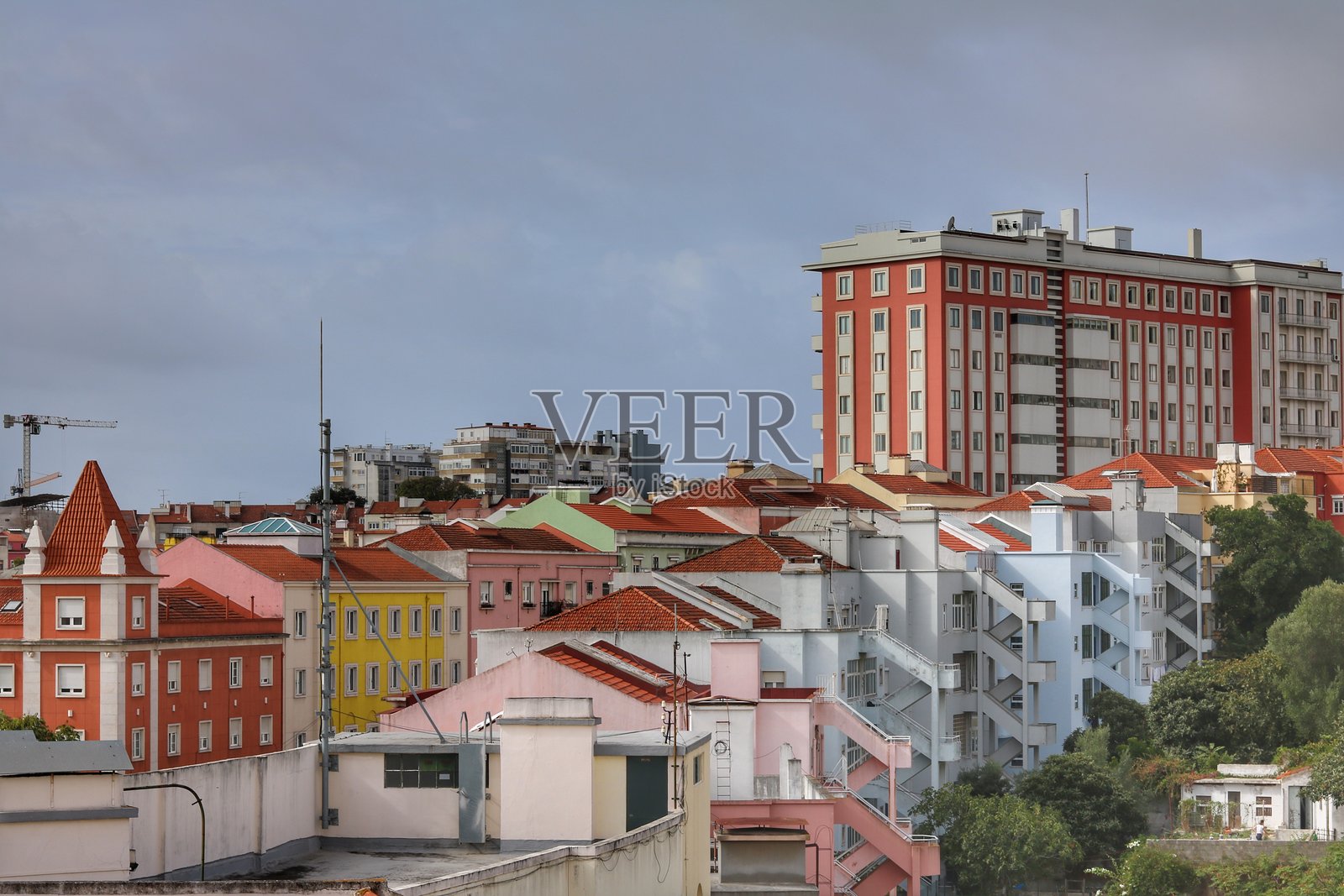 城市中建筑与天空相映照片摄影图片