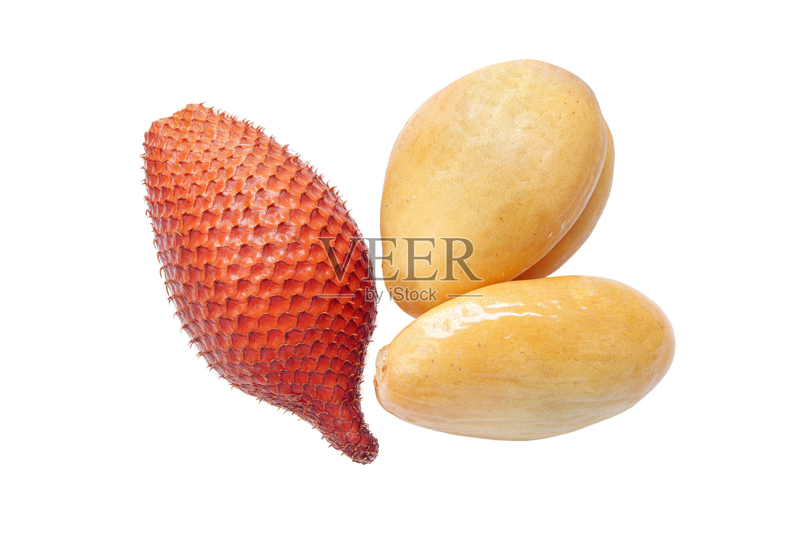 沙拉克果(Salacca zalacca)在白色背景上孤立,带有抠图路径。沙拉克果或称为蛇果,白色背景上的沙拉克果。照片摄影图片