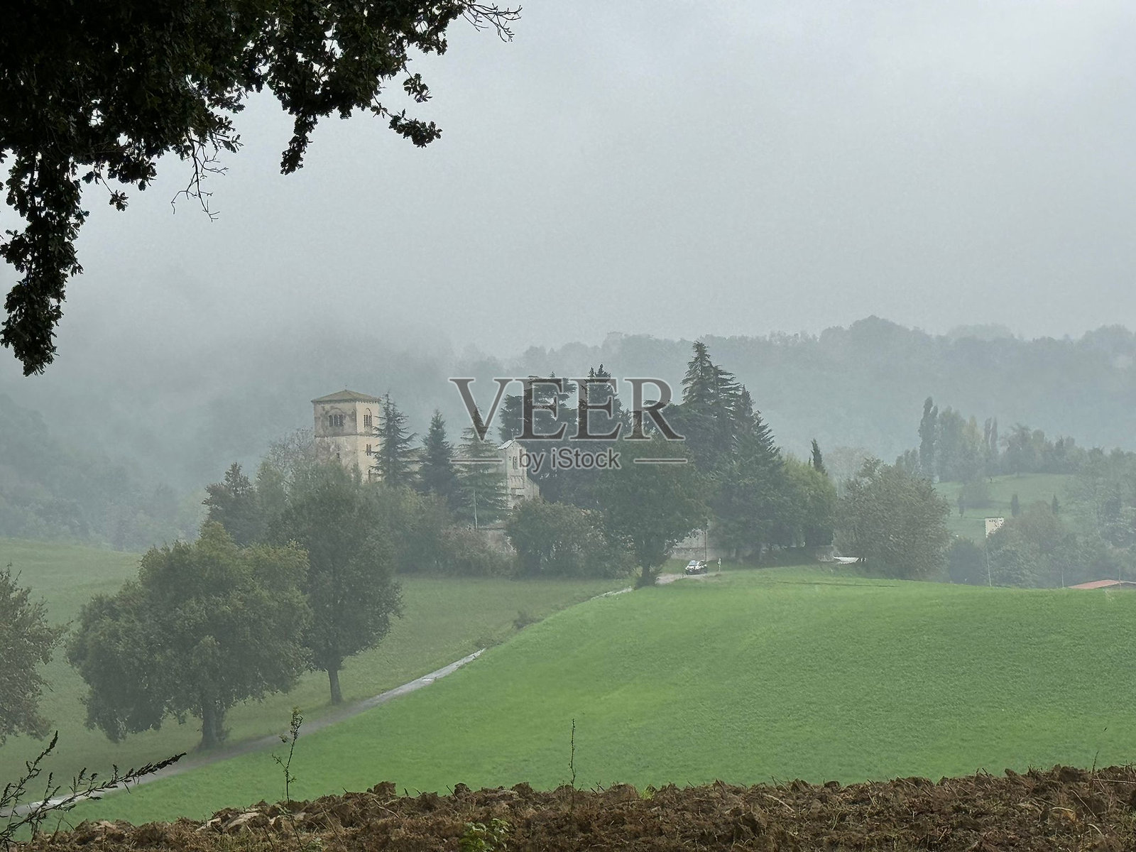 教堂皮亚韦·迪·雷焦,罗卡马拉蒂纳岩石地区公园照片摄影图片