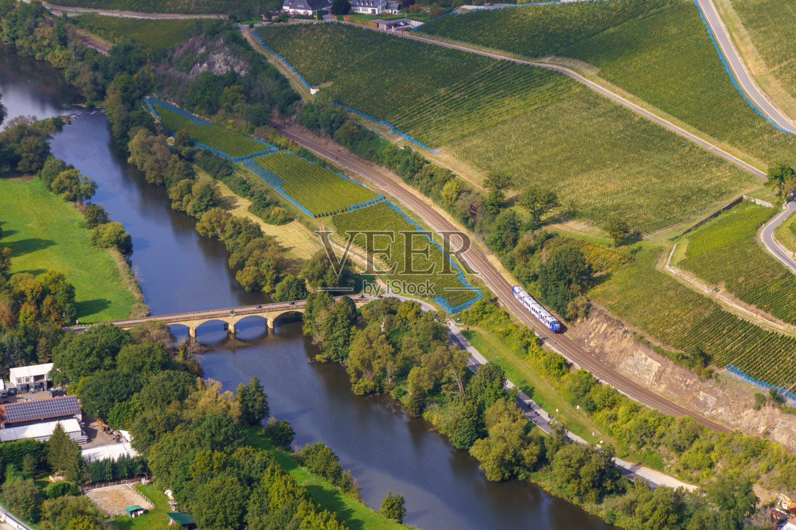 奥伯豪森附近的纳赫河谷景观(路伊特波尔德桥)照片摄影图片