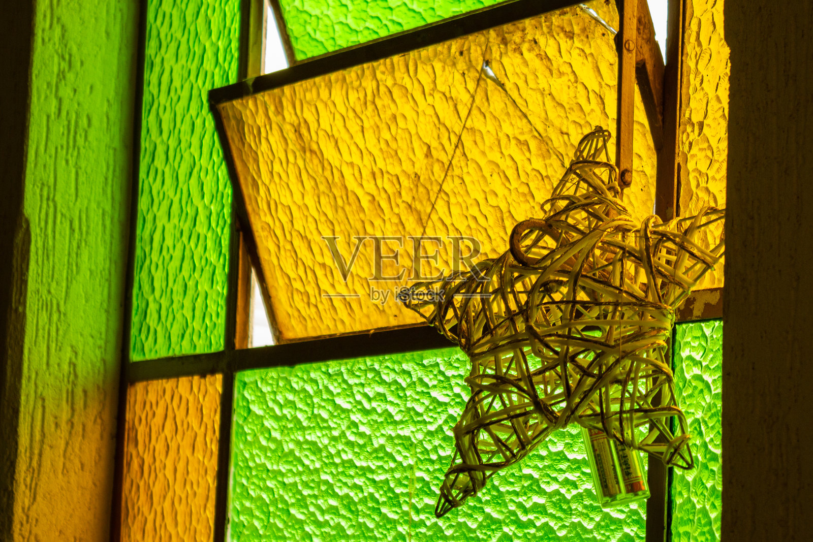 彩色玻璃教堂窗户的细节照片摄影图片