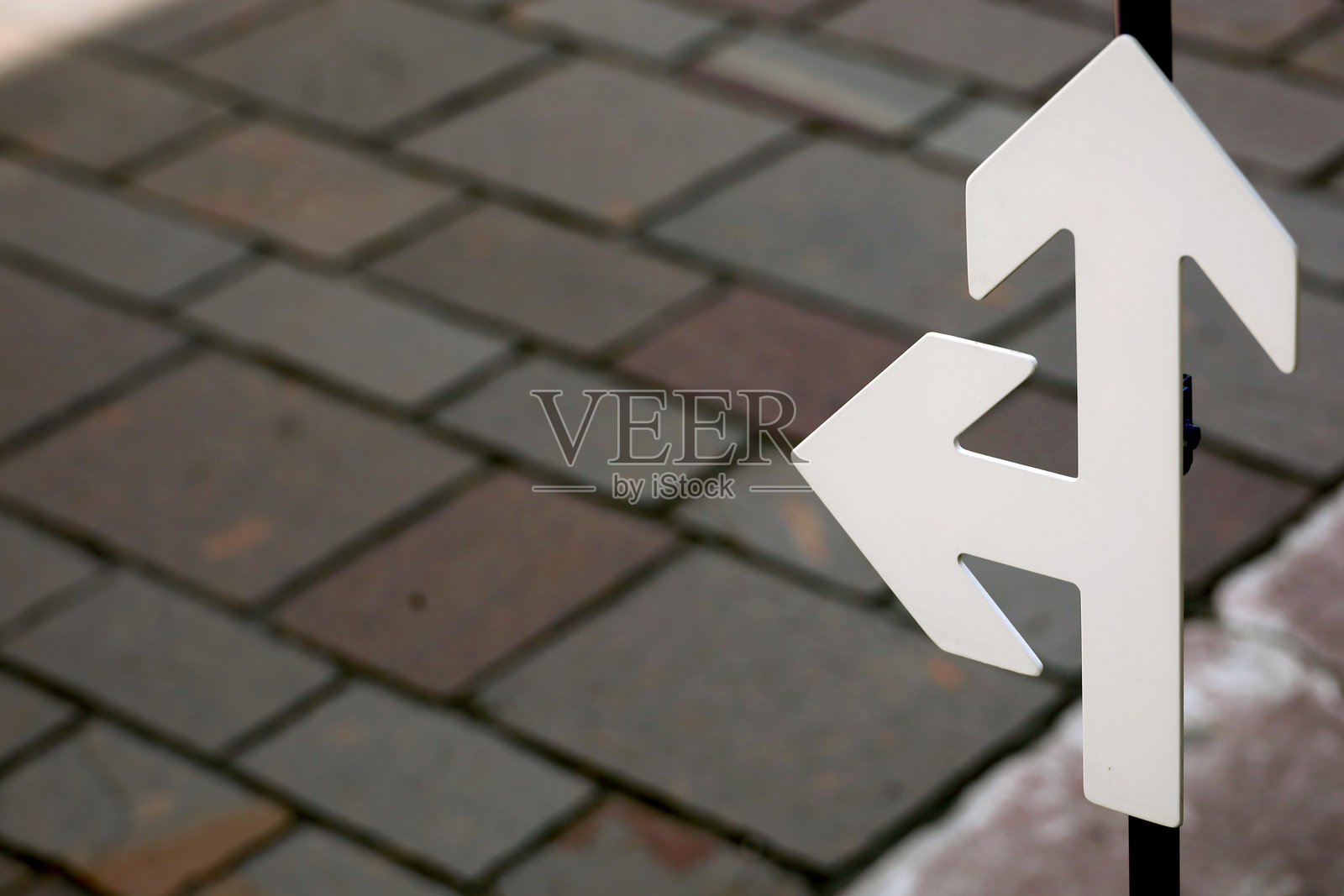 人行道箭头标志指示方向照片摄影图片