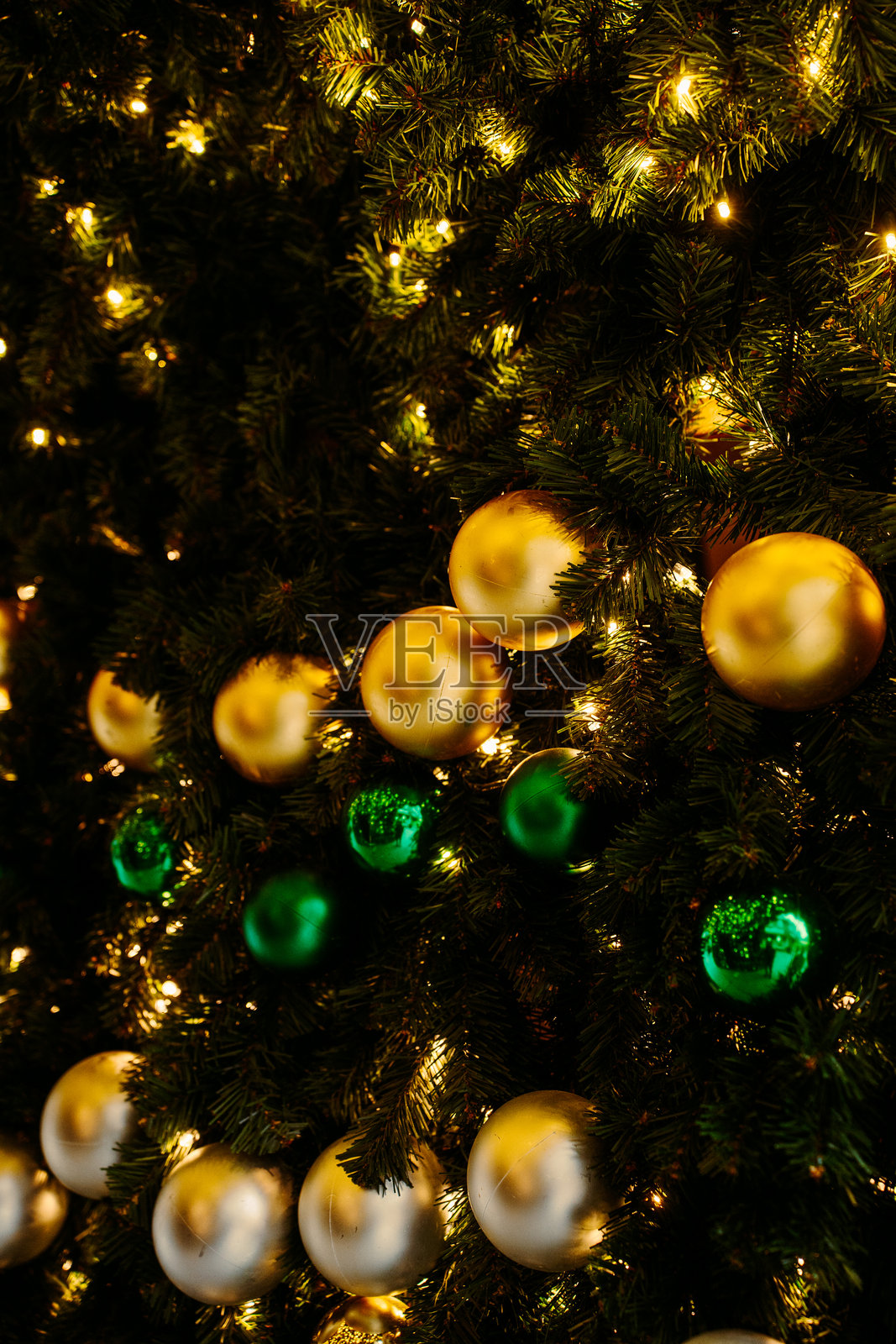 圣诞树上的装饰品特写照片摄影图片
