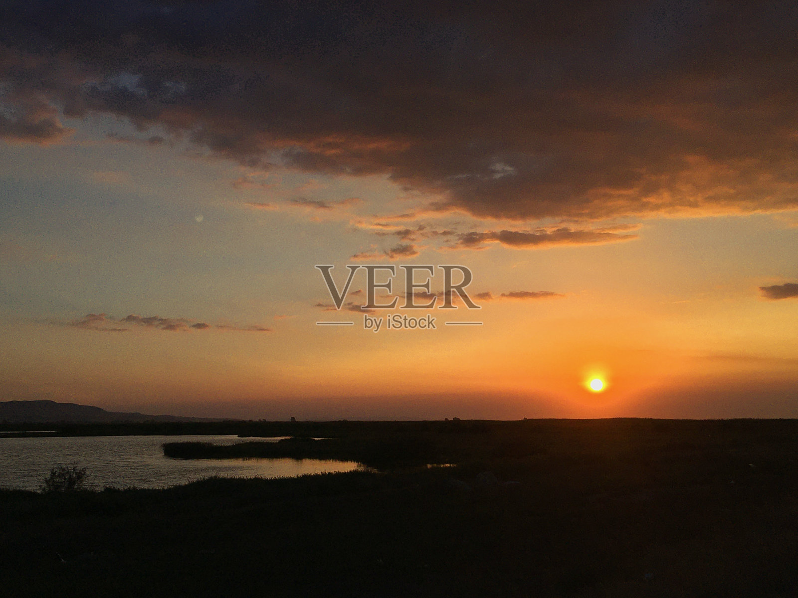 太阳的倒影照片摄影图片