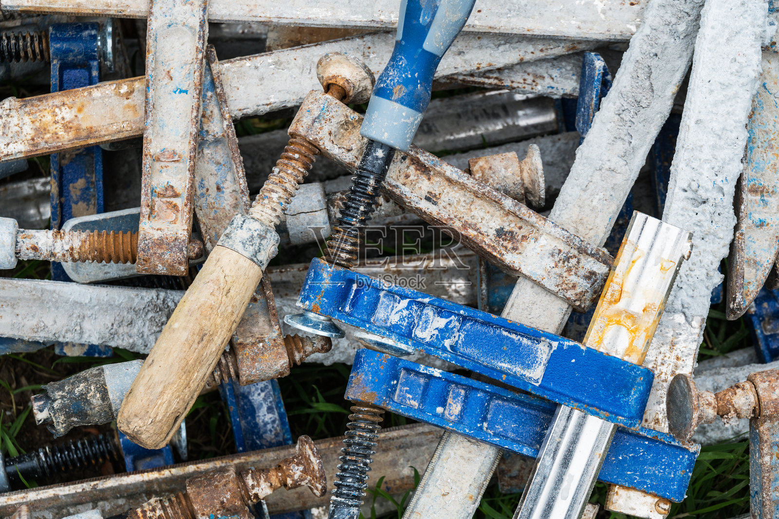 一堆螺丝夹紧件照片摄影图片