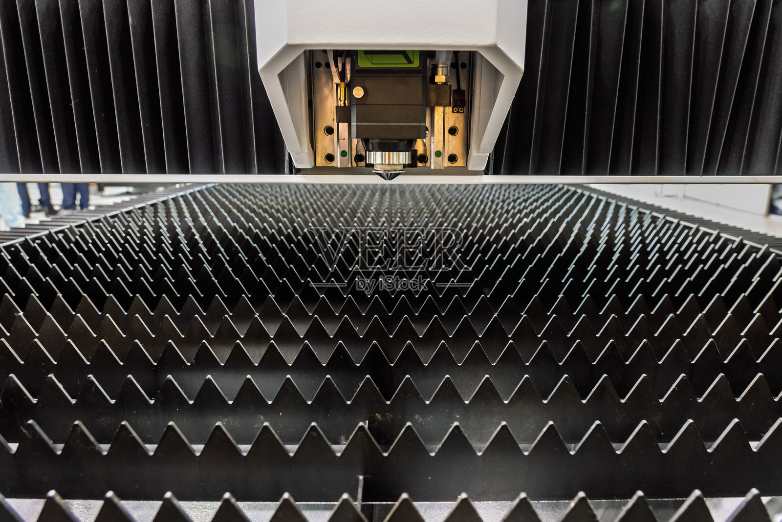 激光切割机.. CNC激光加工中心。激光切割中心。CNC激光金属加工。照片摄影图片