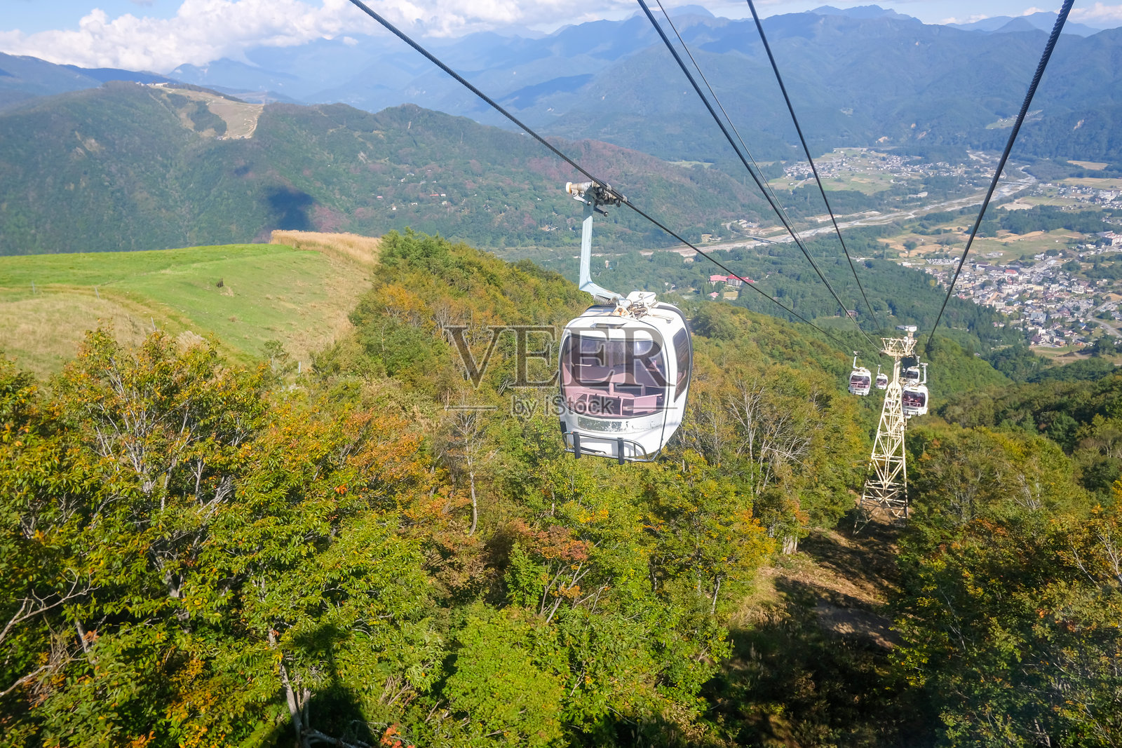 白马,长野,日本,八方阿尔卑斯线自然步道,风景如画的山地缆车照片摄影图片