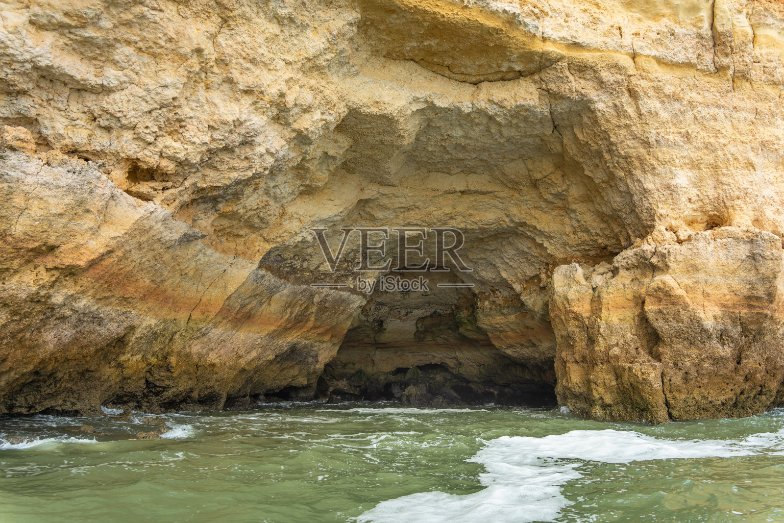葡萄牙阿尔加维的壮丽海岸悬崖和海洞。照片摄影图片
