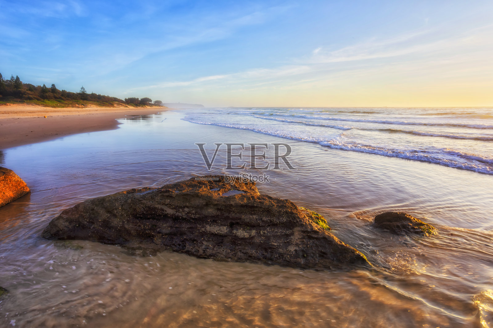 北灯的洞穴海滩照片摄影图片