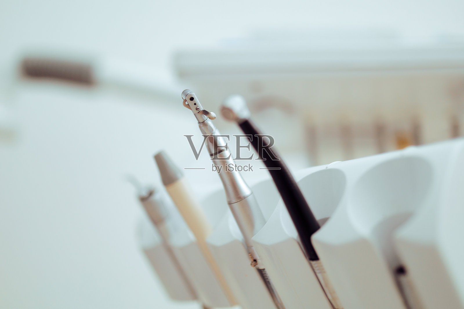 牙科办公室中的医疗器械照片摄影图片