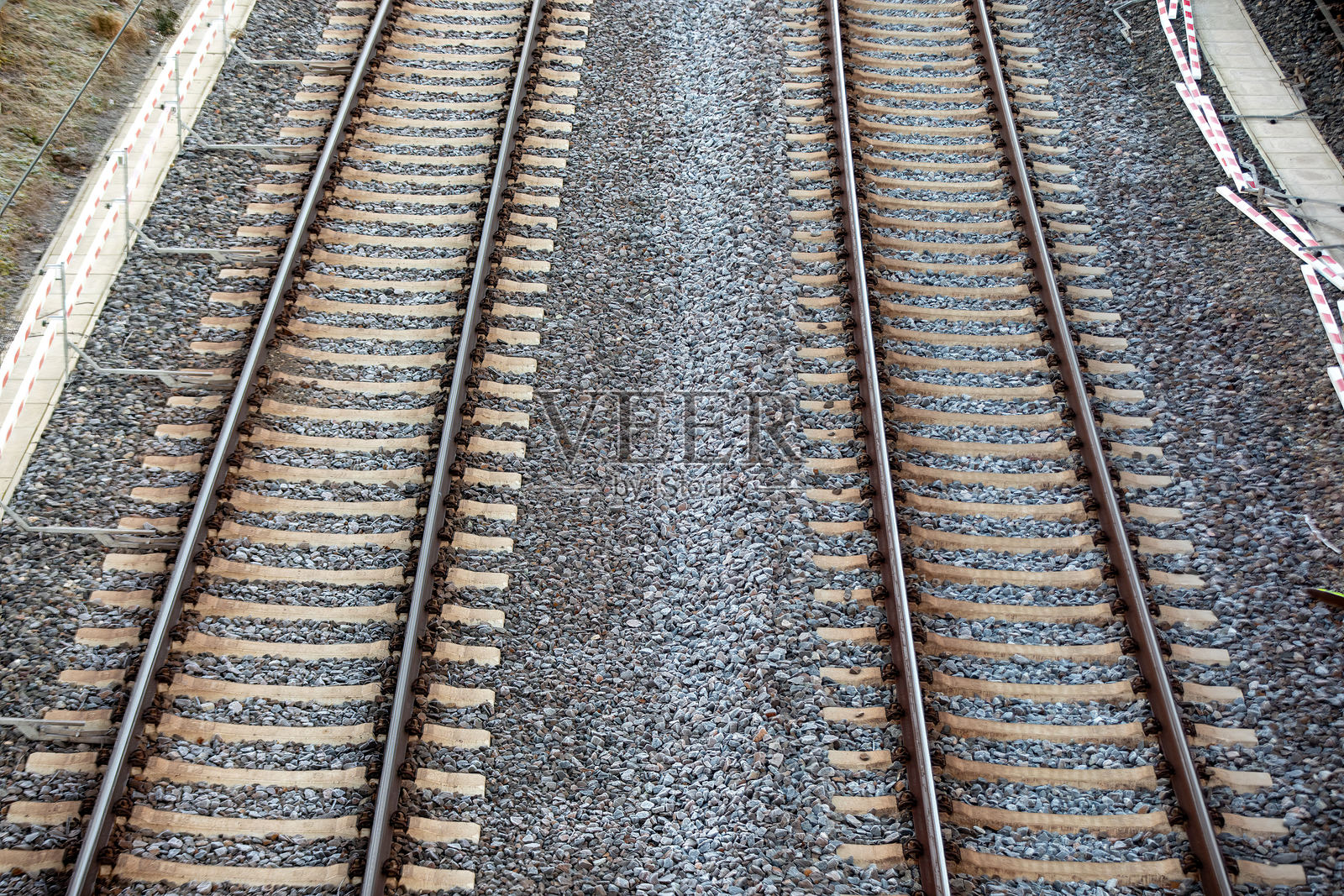 铁路轨道的鸟瞰图 - 交通基础设施的俯视视角照片摄影图片