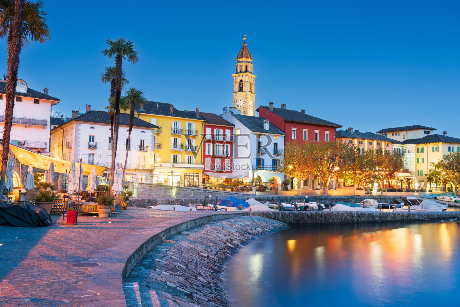 瑞士阿斯科纳镇的马焦雷湖岸边风景照片摄影图片