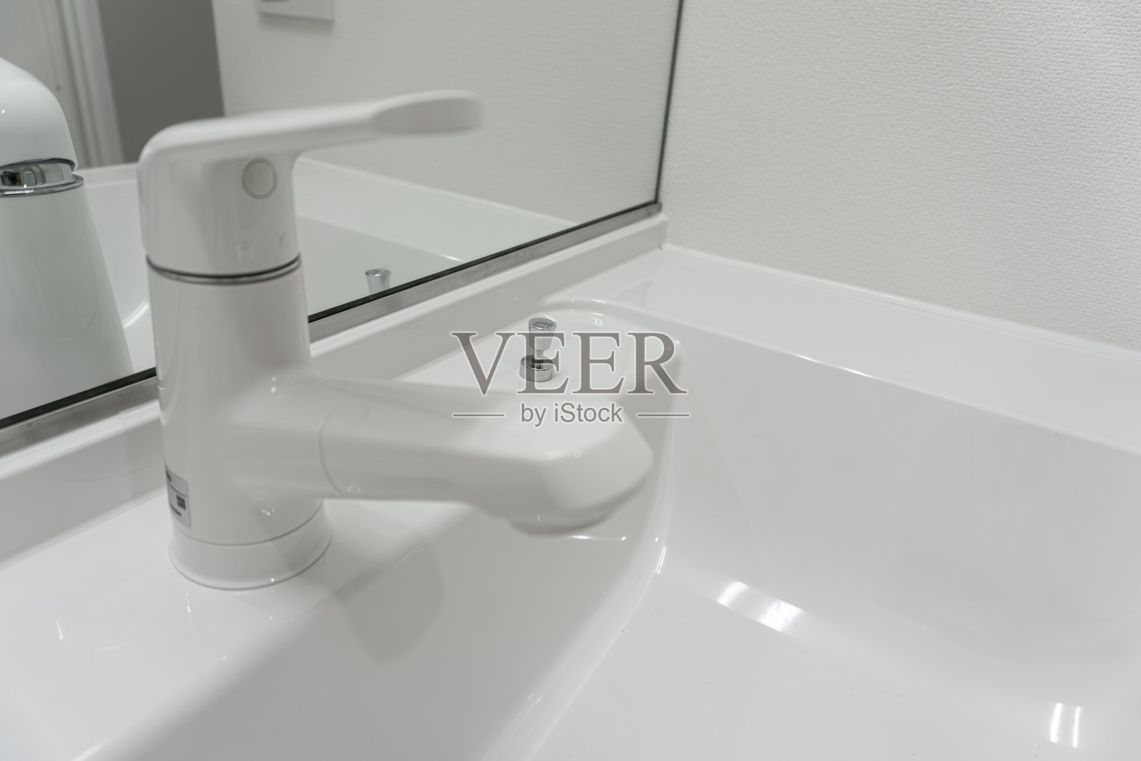 新房中的新洗手盆照片摄影图片