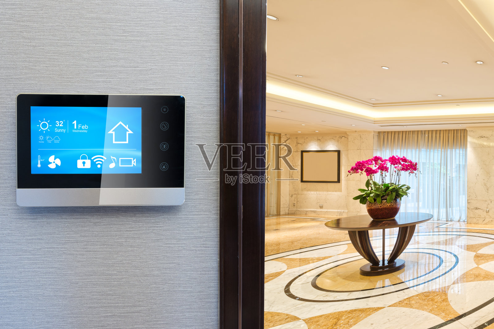 墙上的智能家居触控屏照片摄影图片