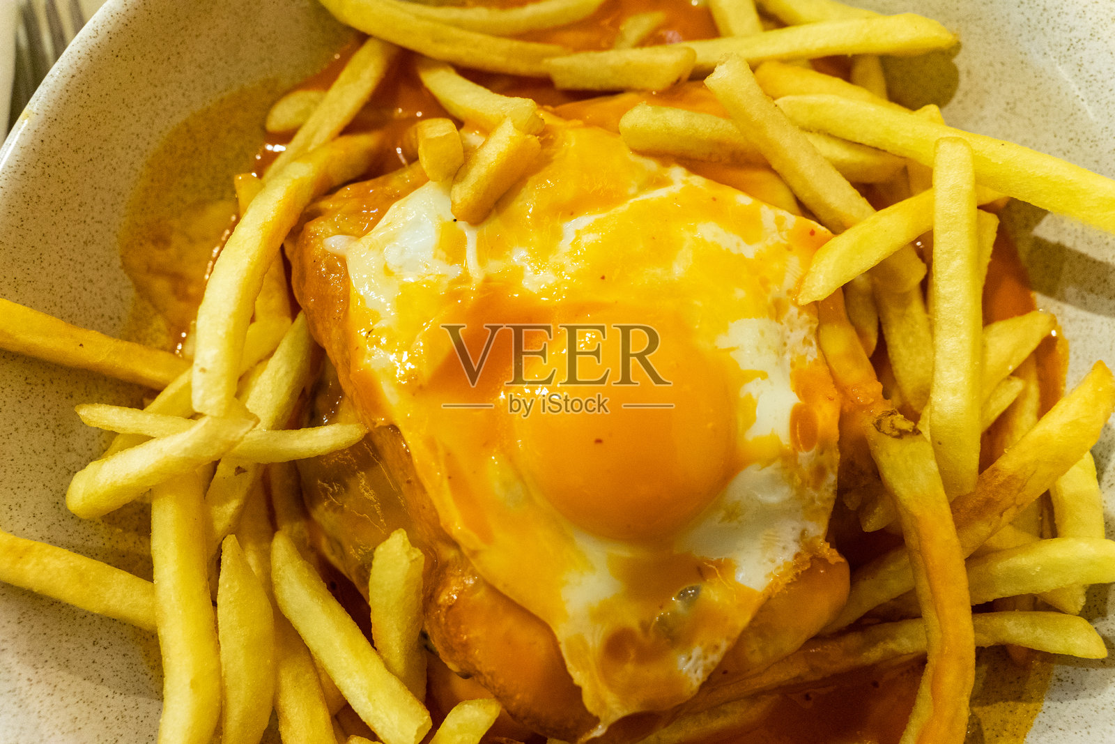 传统葡萄牙法兰西三明治。照片摄影图片