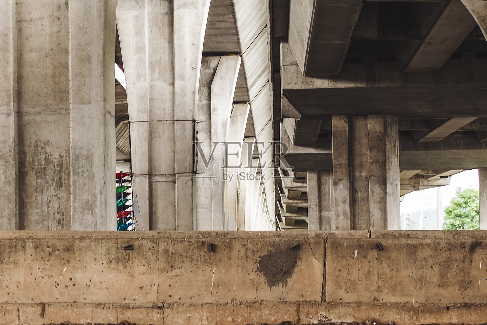 桥的低角度视图照片摄影图片