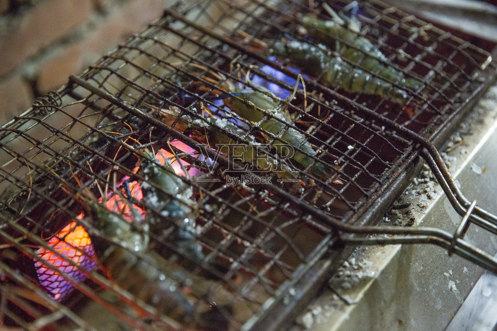 食品摊位上烤制的大虾照片摄影图片