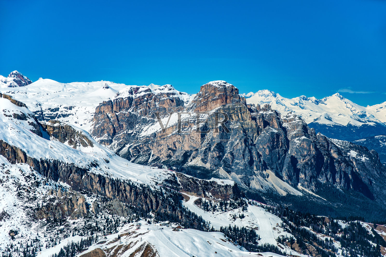 多洛米蒂山阿拉巴滑雪度假区的滑雪区域照片摄影图片