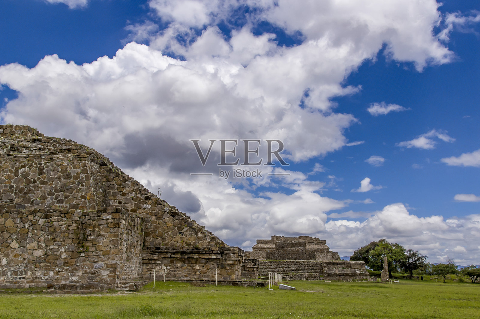 探索墨西哥图拉的宏伟遗址:走进托尔特克文明的瞬间照片摄影图片