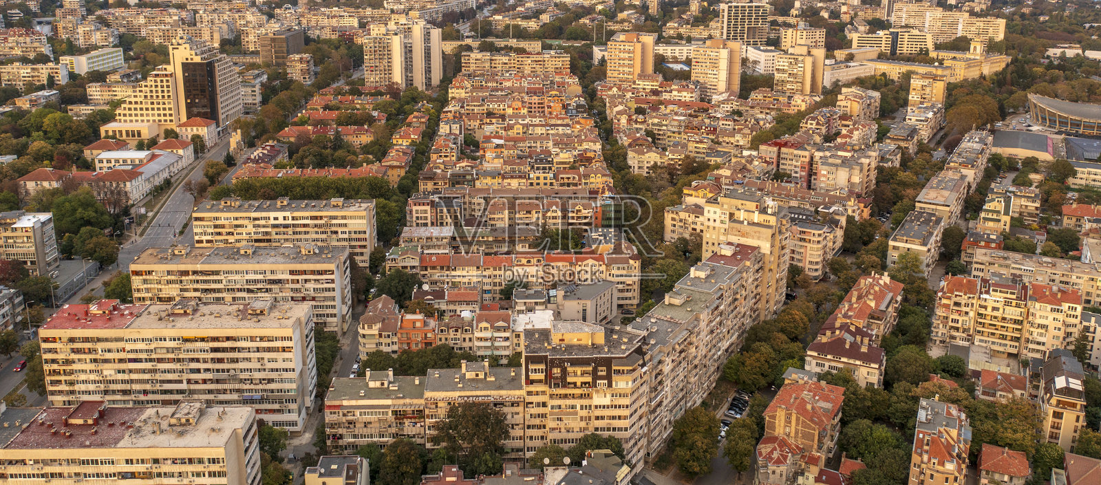 无人机俯瞰城市的视角照片摄影图片