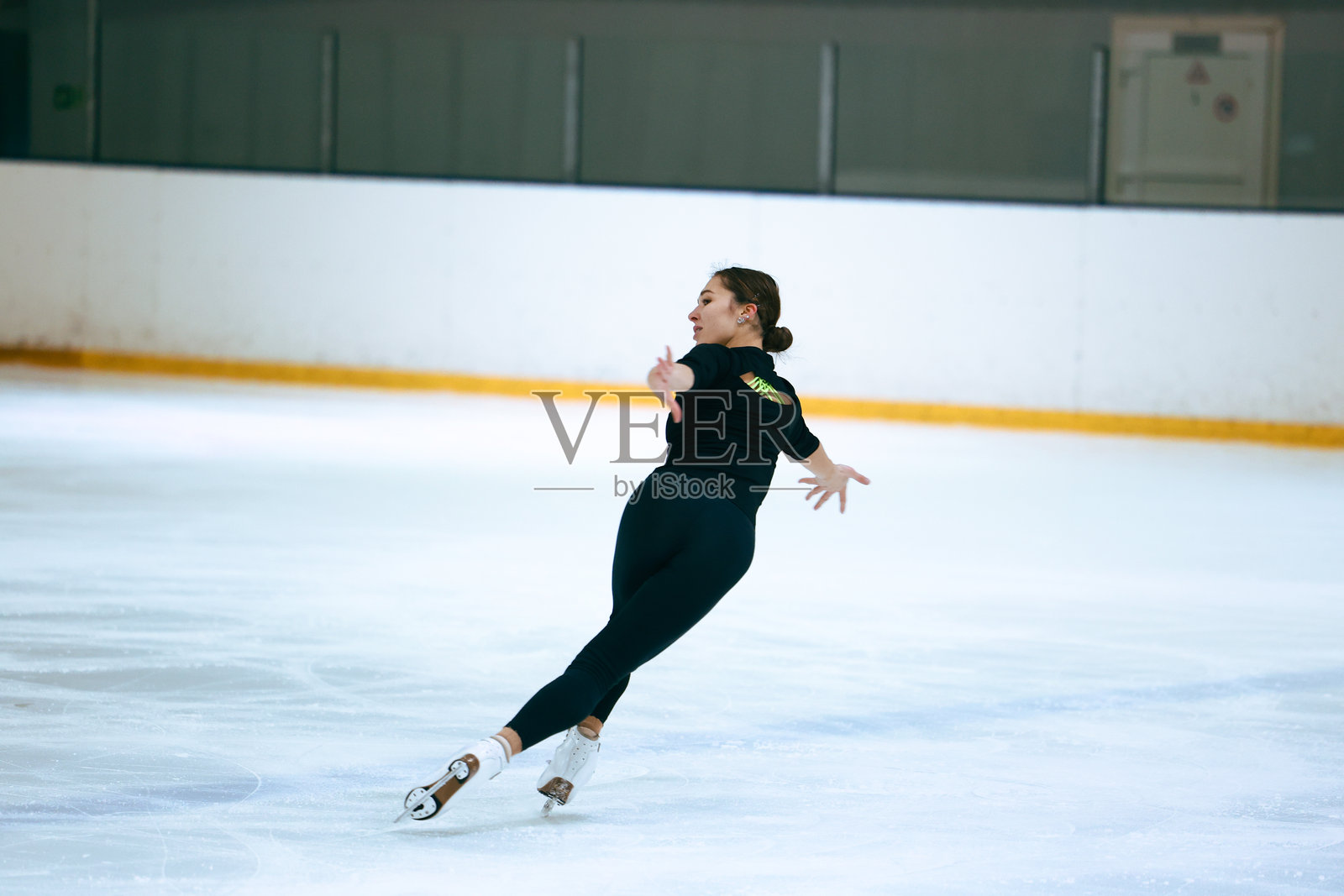 花样滑冰。照片摄影图片