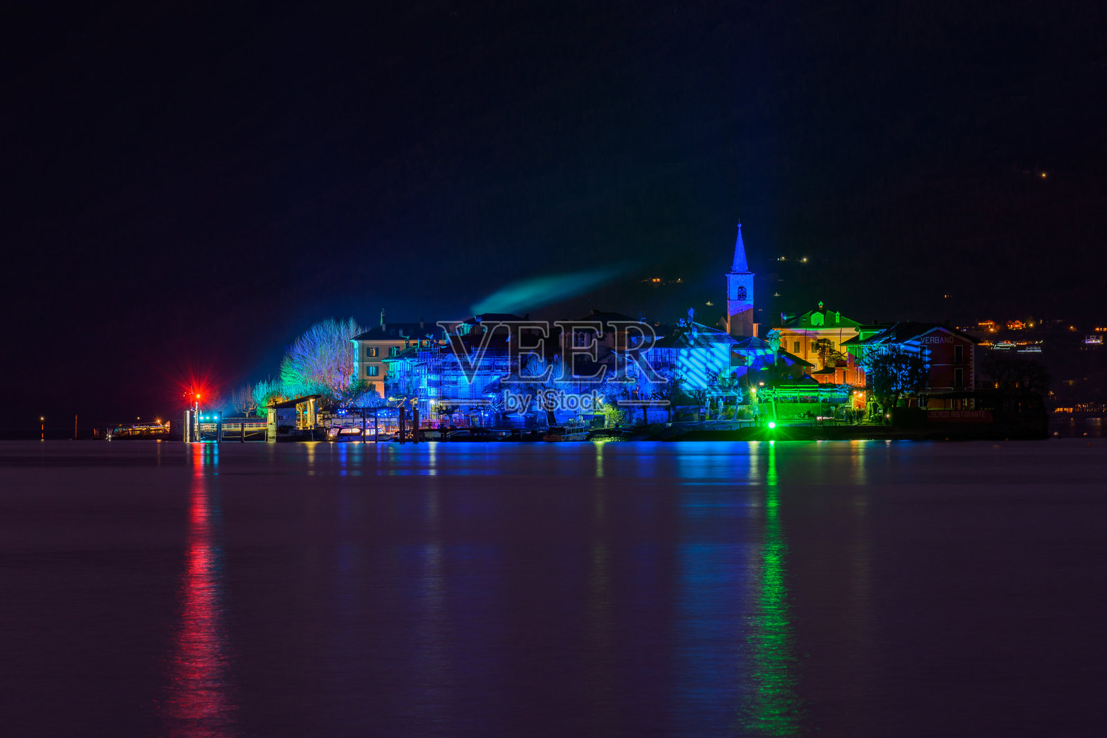 马焦雷湖群岛的夜景照片摄影图片
