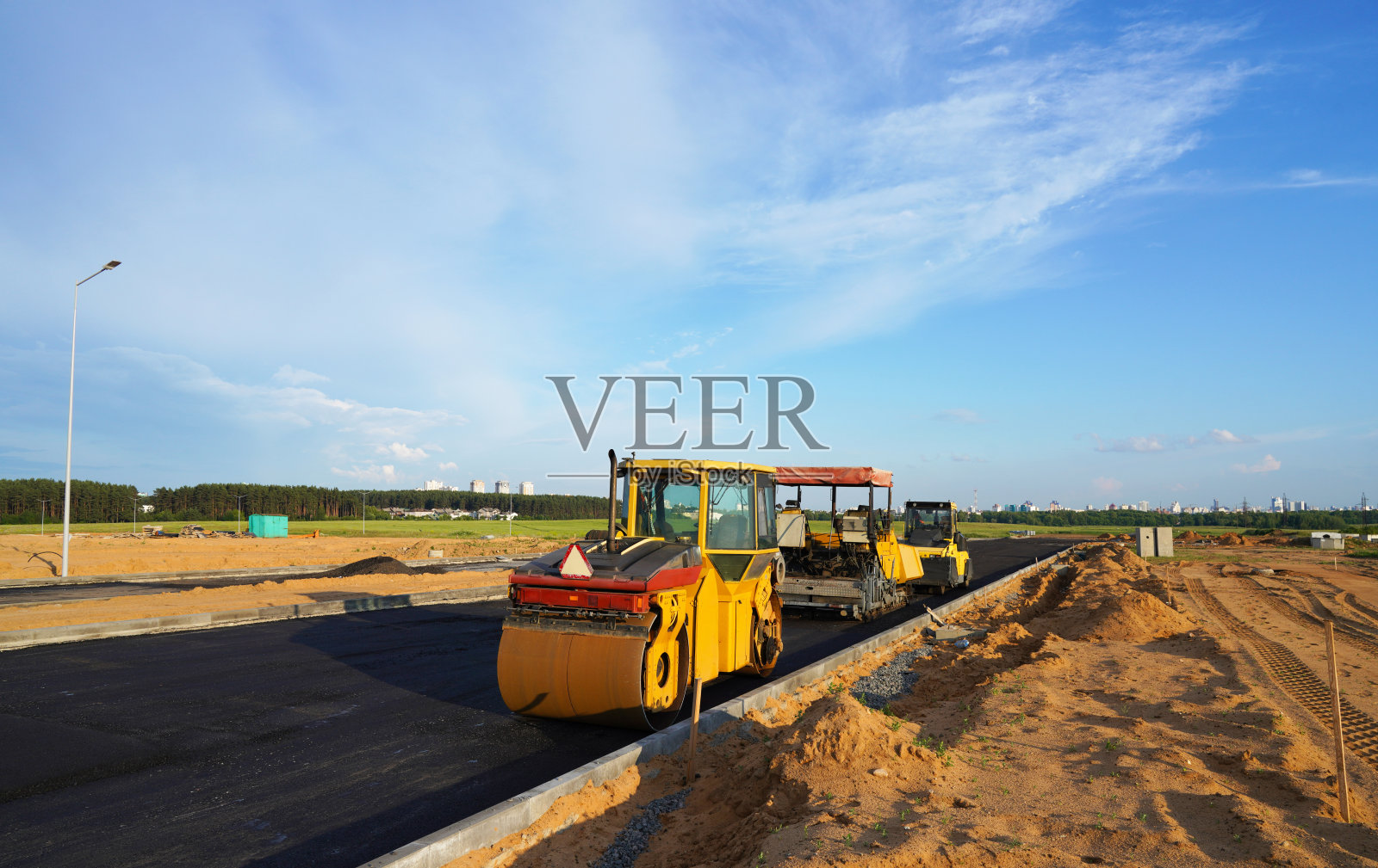 沥青铺设修复工作。照片摄影图片