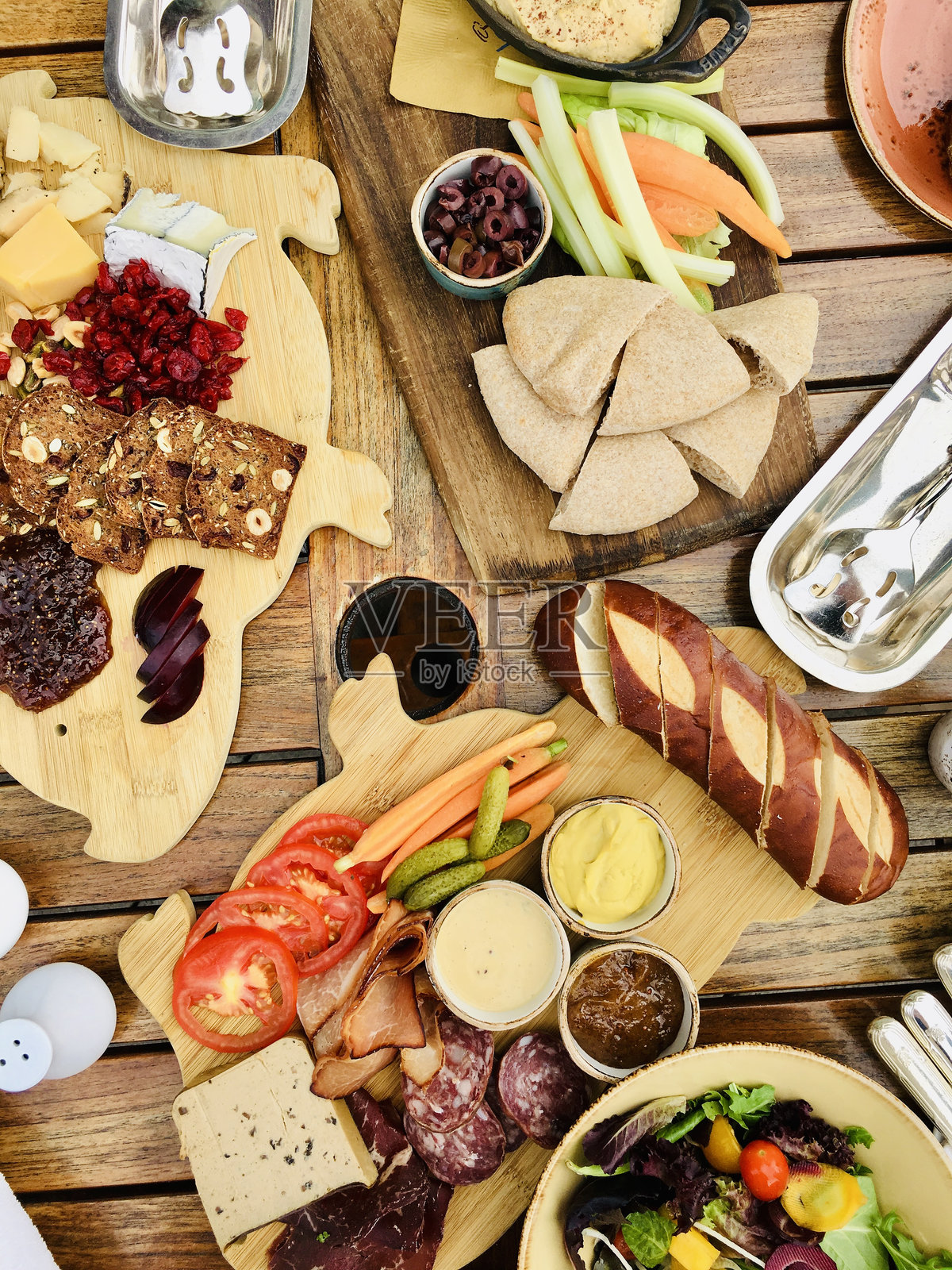 肉类拼盘桌照片摄影图片