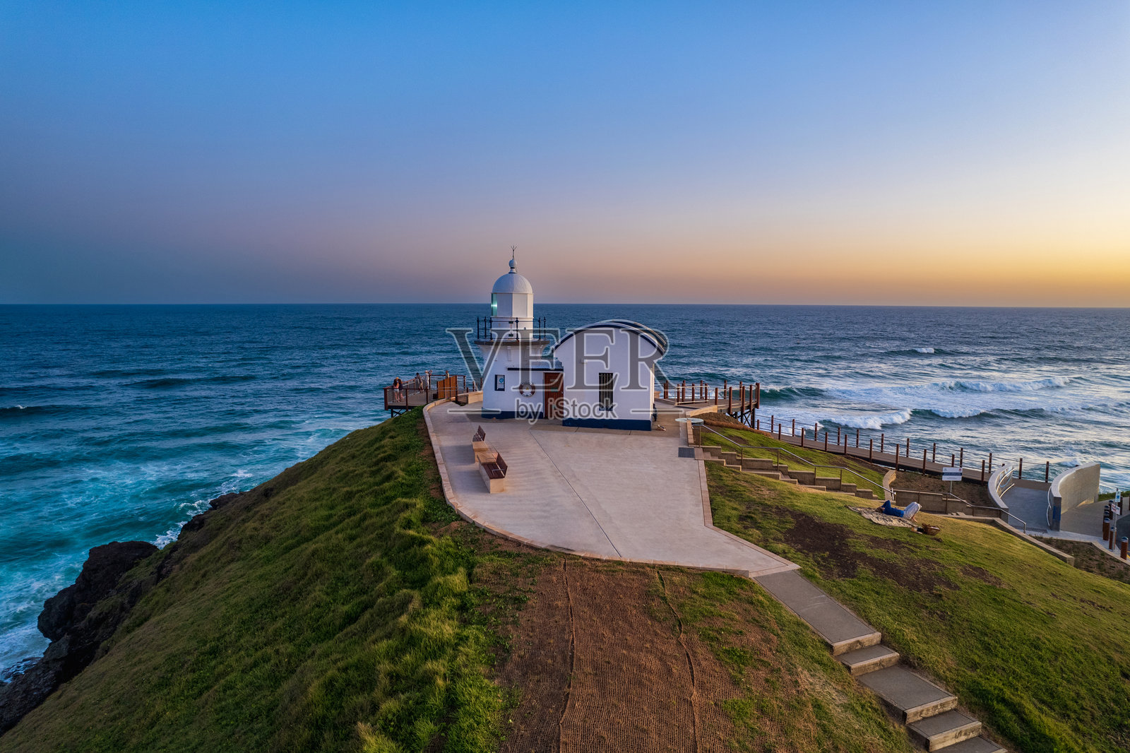 塔金点灯塔由新南威尔士州建筑师詹姆斯·巴尼特于1879年建成,是澳大利亚第十三座最古老的灯塔。照片摄影图片