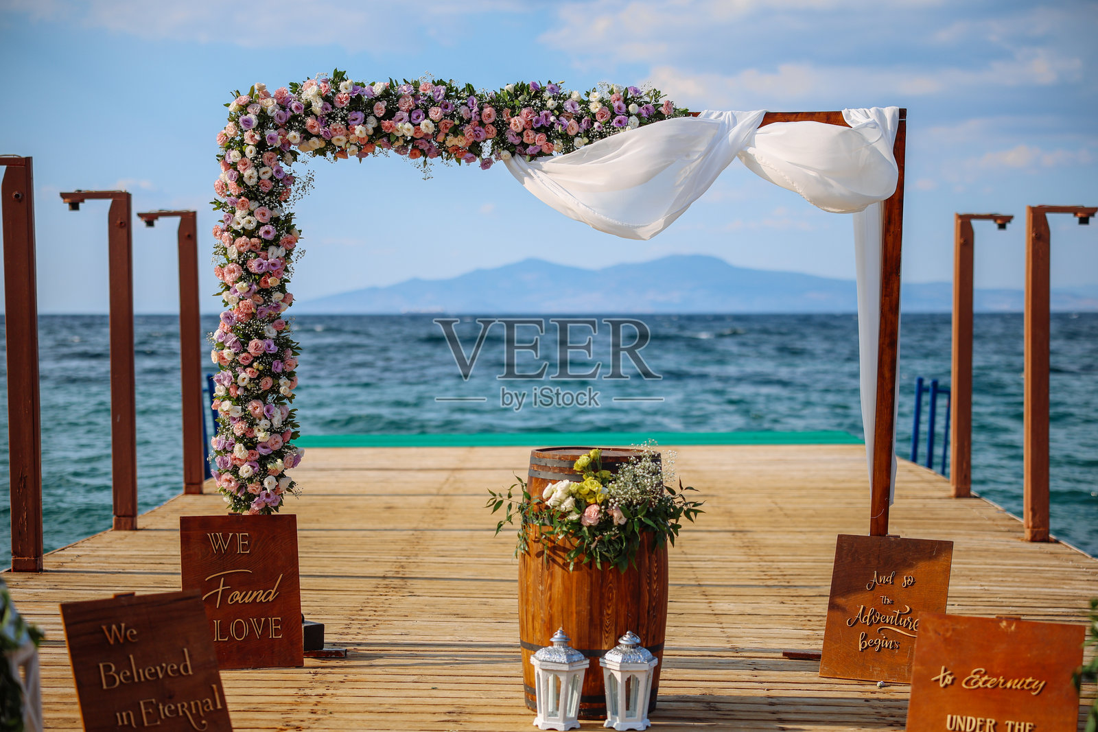 美丽的海滩婚礼拱门照片摄影图片