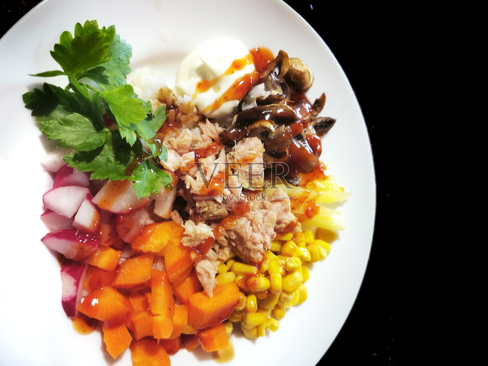 亚洲生鱼片碗食品照片摄影图片