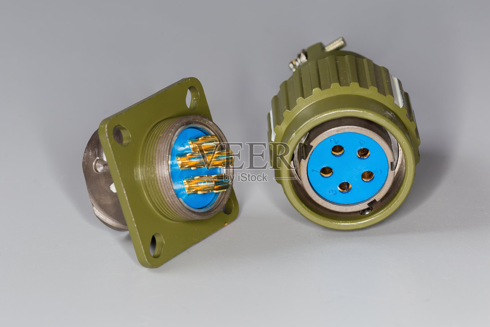 一对工业电气连接器,包括面板插头和插座照片摄影图片