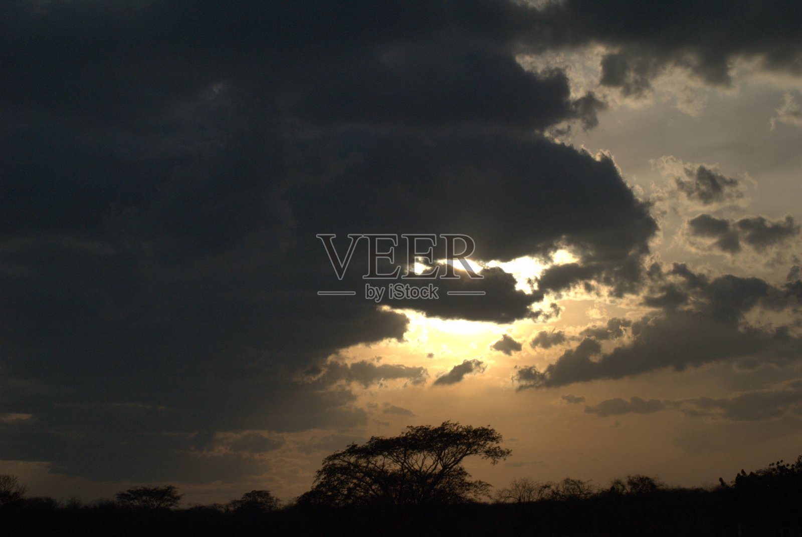 瓜里科州的日落。照片摄影图片