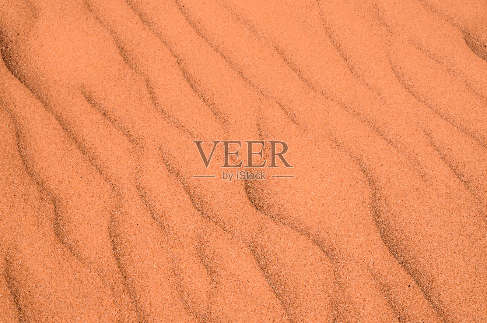 沙子是棕色的,质地粗糙。照片摄影图片