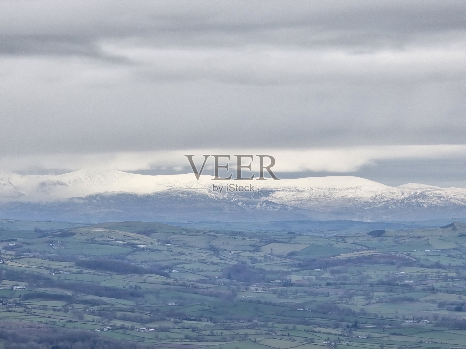 遥远的雪山照片摄影图片