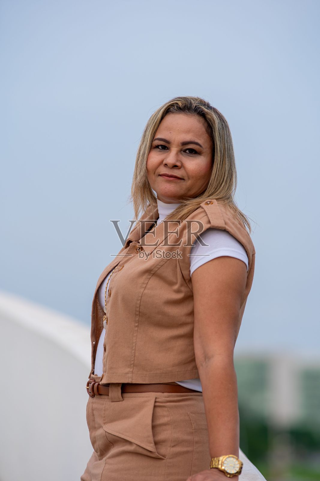 户外快乐的女性照片摄影图片