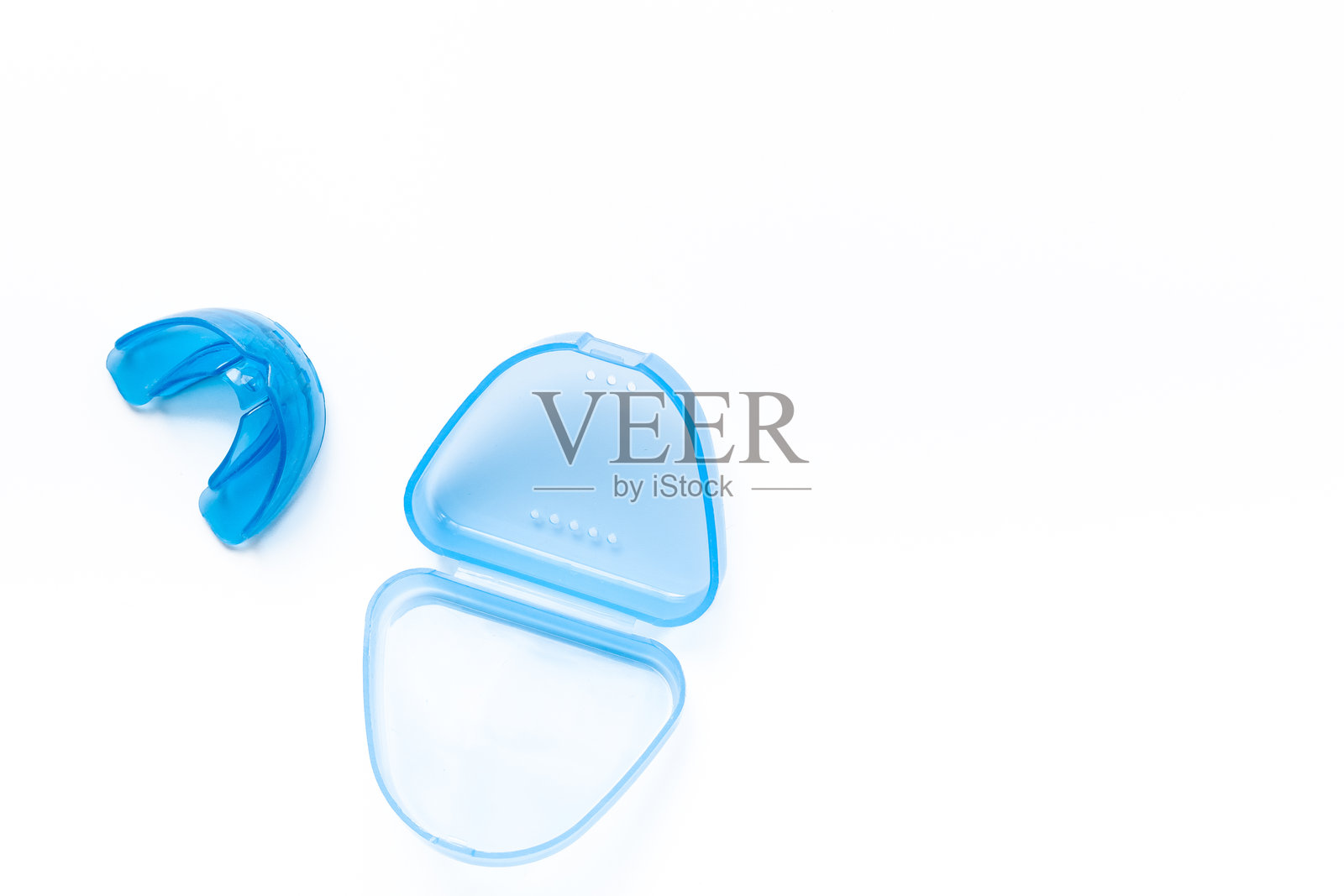 牙齿矫正用的牙套,俯视图照片摄影图片