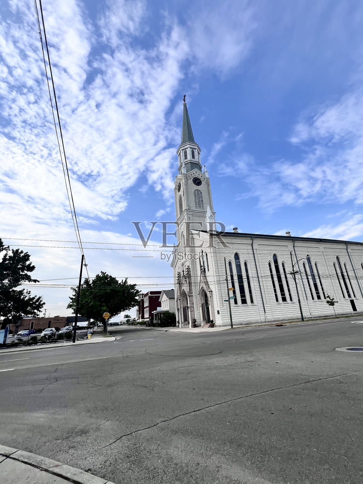 有尖顶的教堂照片摄影图片